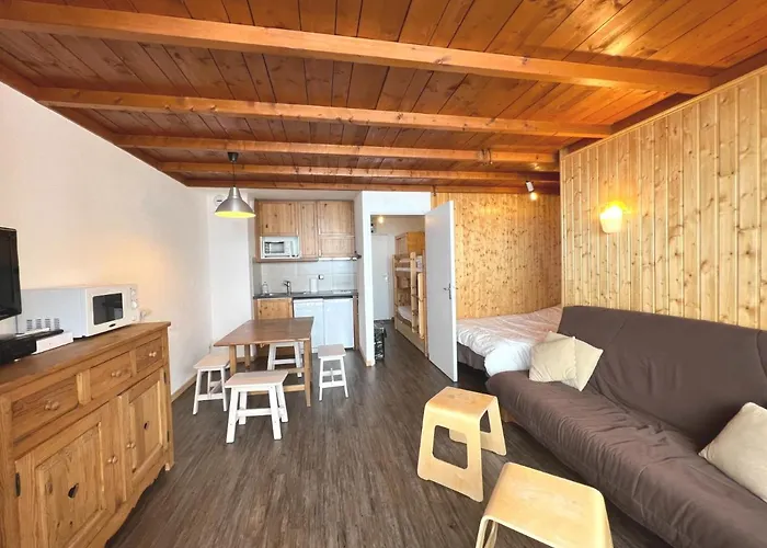 Appartement 6 places, superbe vue face à la montagne, 50m des pistes
